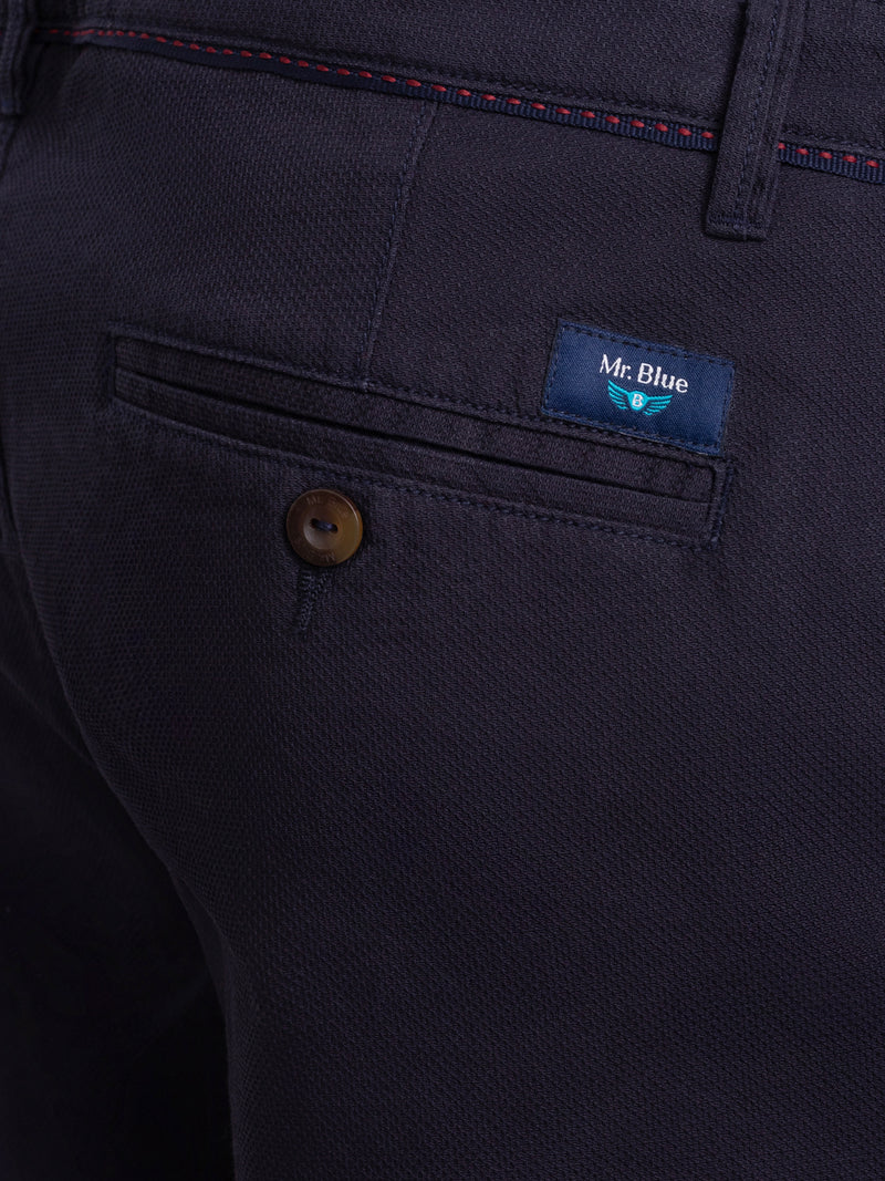 Pantalones cortos chinos estructurados de color azul oscuro en algodón de corte desenfadado