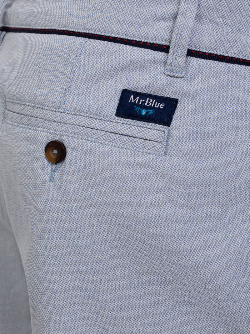 Pantalones cortos chinos estructurados de color azul claro en algodón de corte clásico
