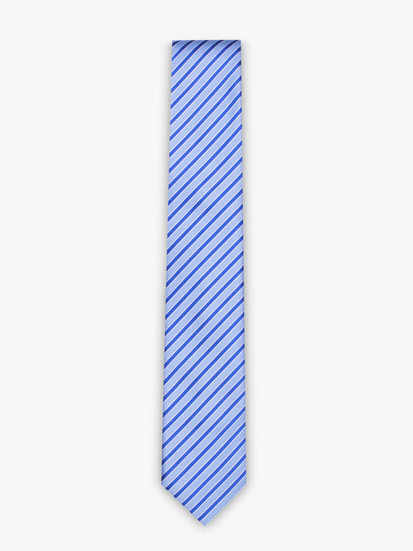 Corbata de rayas finas