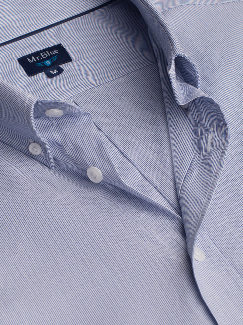 Camisa Oxford algodão às riscas branco e azul com bolso