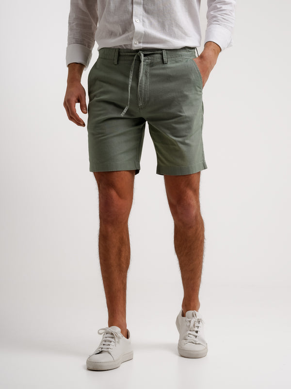 Pantalones cortos verdes casuales en forma