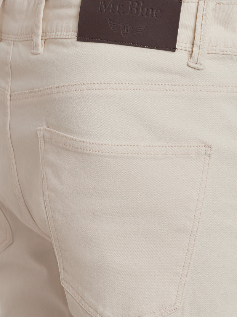 Pantalones blancos de ajuste regular