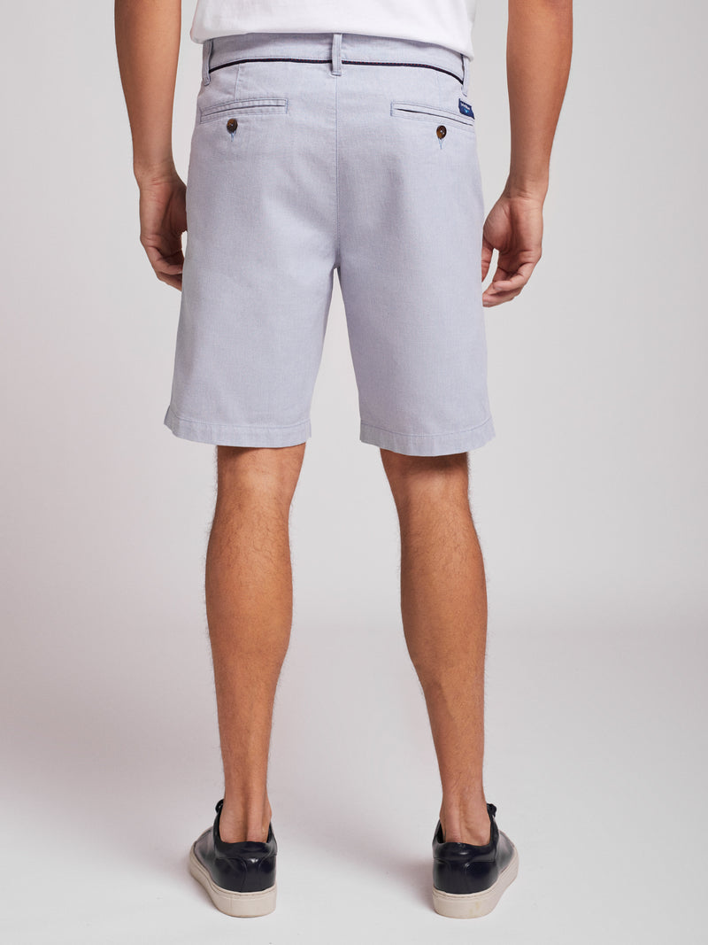 Pantalones cortos chinos estructurados de color azul claro en algodón de corte clásico
