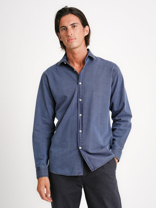 Chemise ajustée bleue coupe structurée