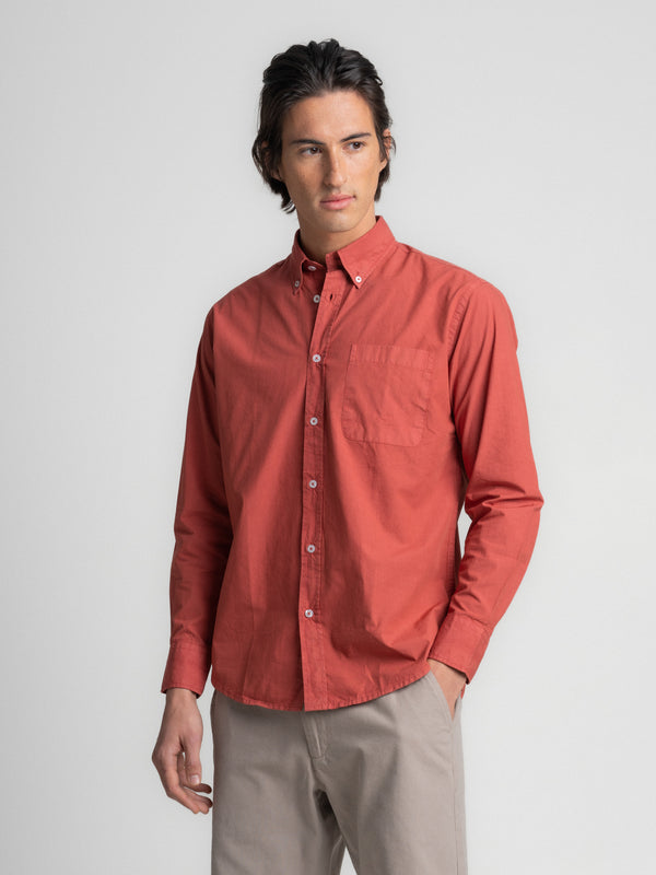 Chemise coupe classique en popeline rouge